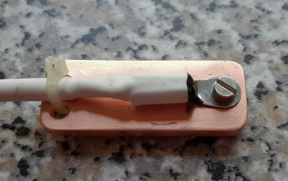 iSocket Temperature Sensor Long is mounted on the copper block