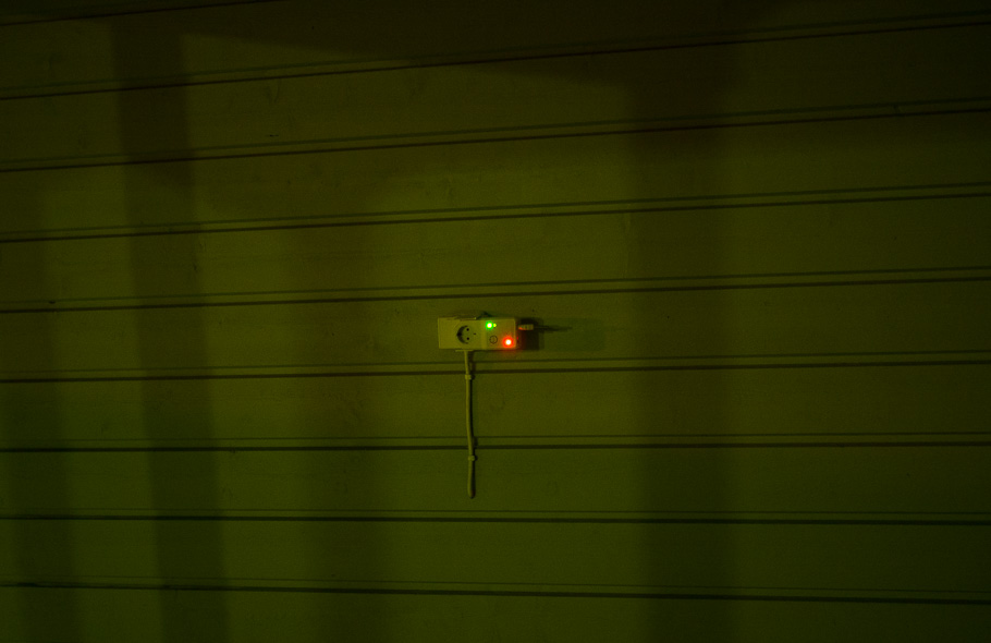 iSocket in cold temperature outside with temperature sensor installed in the night